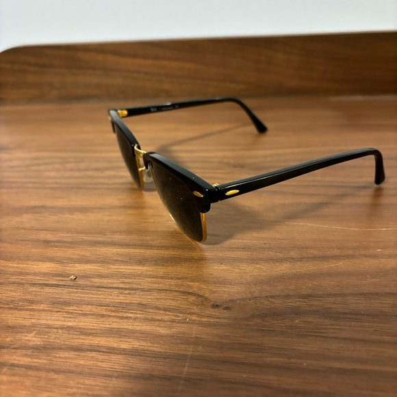Black Clubmaster Ray-Ban sun glasses - Picture 5 of 5
